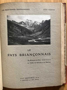 LES ALPES DU DAUPHINE reliure éditeur regroupant GRENOBLE Capitale des Alpes Françaises et LE PAYS Briançonnais de Briançon au Viso et la vallée de Névache et du Queyras.
