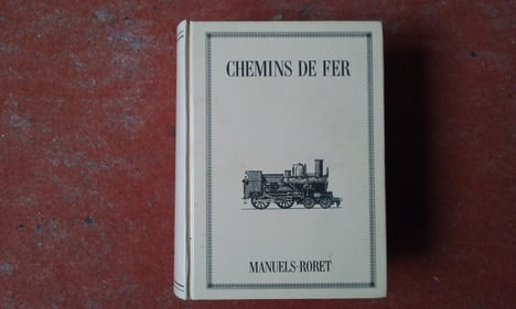 Nouveau manuel complet de la construction de Chemins de Fer, contenant des études comparatives sur les divers systèmes de la voie et du matériel, le ...