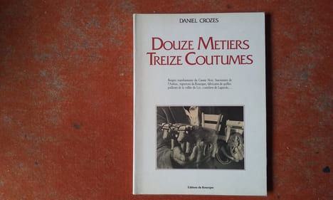 Douze Métiers - Treize Coutumes. Bergers transhumants du
Causse Noir, buronniers de l'Aubrac, vignerons du Rouergue,
fabricants de quille, ...