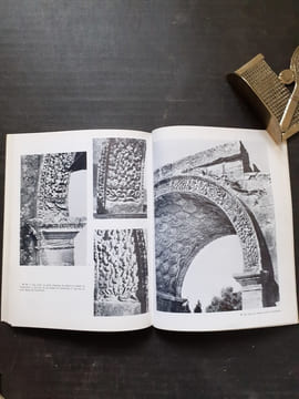 L'Arc de Glanum (Saint-Rémy-de-Provence) - Relévés d'architecture et dessins de J. Bruchet - XXXIe supplément à "Gallia"
. ROLLAND Henri