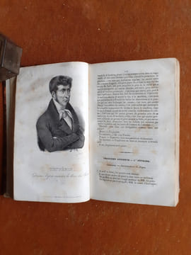 Procès de Fieschi et de ses Complices devant la Cour des Pairs, précédé des faits préliminaires et de l'Acte d'Accusation. Tomes 1, 2, 3 
. ...