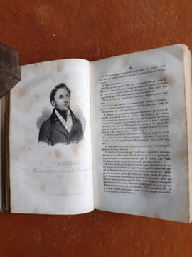 Procès de Fieschi et de ses Complices devant la Cour des Pairs, précédé des faits préliminaires et de l'Acte d'Accusation. Tomes 1, 2, 3 
. ...