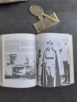 Vie de Charlot - Charles Spencer Chaplin, ses films et son temps - Avec un texte d'Aragon
. SADOUL Georges
