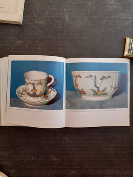 La porcelaine française, XVIIIe siècle
. LANDAIS Hubert