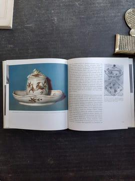 La porcelaine française, XVIIIe siècle
. LANDAIS Hubert