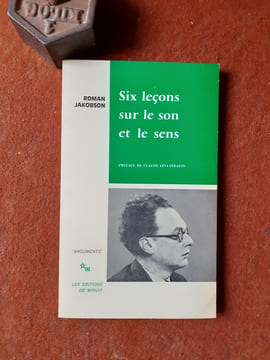 Six leçons sur le son et le sens
. JAKOBSON Roman