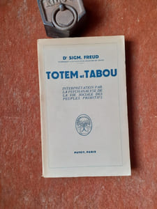 Totem et Tabou. Interprétation par la psychanalyse de la vie sociale des peuples primitifs