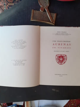 Une ville-château. Aubenas en Vivarais
. CHARAY Jean