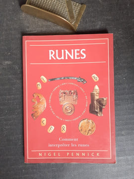 Runes - Comment interpréter les runes
. PENNICK Nigel