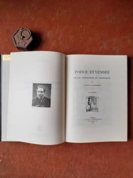Poitou et Vendée - Etudes historiques et artistiques. Tomes 1 et 2
. FILLON Benjamin - DE ROCHEBRUNE Octave