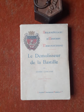 Le Démolisseur de la Bastille - La place de la Bastille. Son histoire de 1789 à nos jours
. LEMOINE Henry
