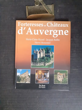Forteresses et Châteaux d'Auvergne
. RICARD Marie-Claire - RAFLIN Jacques - MONESTIER Hervé