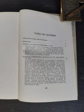 Histoire de Périgueux des origines à nos jours
. PENAUD Guy