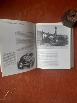 Histoire de l'Officier français des origines à nos jours
. BODINIER Gilbert - CARLES Pierre - CHAGNIOT Jean - CROUBOIS Claude - JAUFFRET Jean-Charles ...