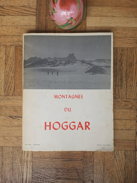 Guide des escalades du Hoggar
. LHOSTE Jean-Marc - AULARD Claude
