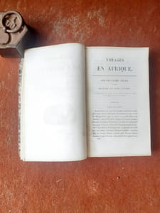 Bibliothèque des Voyages effectués par mer ou par terre dans les diverses parties du monde….. / Voyages en Afrique. Dix-neuvième siècle. Richard et John Lander. Voyage effectué dans le but d'explorer le cours et l'embouchure du Niger (1830-1831)
