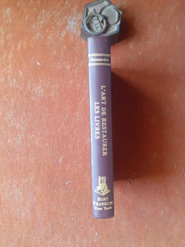 Essai sur l'art de restaurer les estampes et les livres ou traité sur les meilleurs procédés pour blanchir, détacher, décolorier, réparer et conserver ...