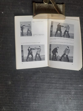 Kendo par l'image - Initiation à l'escrime japonaise
. KRUTWIG Rolf-Jürgen