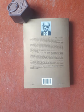 La grande hypothèse - Esquisse d'une histoire du monothéisme, des origines à la fin du monde
. SLOSMAN Albert
