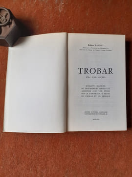 Trobar XIIe - XIIIe siècles - Soixante chansons de troubadours situées et annotées avec une étude sur la langue et le texte du Trobar et un lexique
. ...