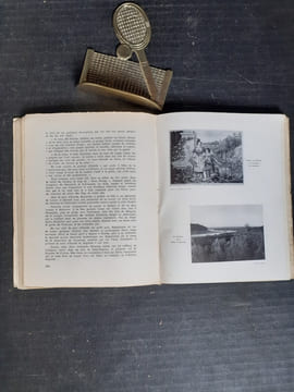 Remontons la Gardonnenque - Panorama de la vie rurale à travers l'histoire et le folklore
. BERNARDY André