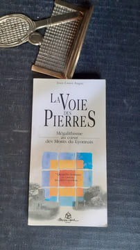 La Voie des Pierres - Mégalithisme au cœur des Monts du Lyonnais
. AUGAY Jean-Louis