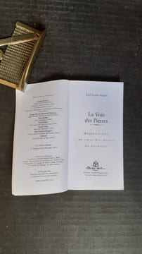 La Voie des Pierres - Mégalithisme au cœur des Monts du Lyonnais
. AUGAY Jean-Louis