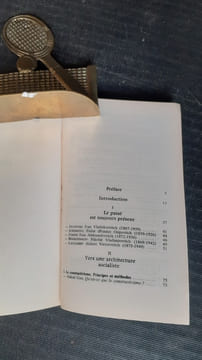 Architecture et mode de vie - Textes des années 20 en U.R.S.S.
. KOPP Anatole