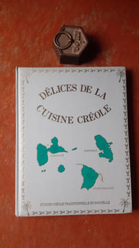 Délices de la Cuisine Créole - Volume 2 : Entrées chaudes - Soupes et Potages
. BELLAHSEN Fabien - DELMORAL André - DELAGE Francis (direction de)
