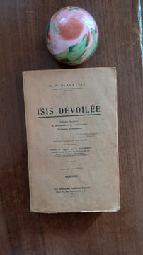 Isis dévoilée - Clef des Mystères de la Science et de la Théologie anciennes et modernes. Volume 1 : Science
. BLAVATSKY Helena-Petrovna