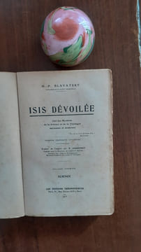 Isis dévoilée - Clef des Mystères de la Science et de la Théologie anciennes et modernes. Volume 1 : Science
. BLAVATSKY Helena-Petrovna