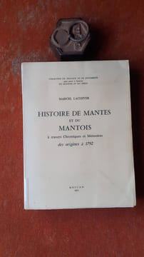 Histoire de Mantes et du Mantois à travers Chroniques et Mémoires, des origines à 1792
. LACHIVER Marcel