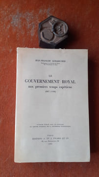 Le gouvernement royal aux premiers temps capétiens (987-1108)
. LEMARIGNIER Jean-François
