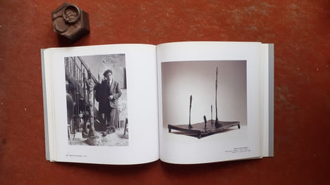 Hommage à Denise Colomb. Portraits d'artistes photographies - De Montparnasse à Saint-Germain-des-Prés avec ses frères Pierre et Édouard Loeb. ...