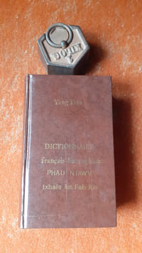 Dictionnaire français-hmong blanc PHAU NTAWV txhais lus Fab Kis