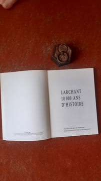 Larchant - 10 000 ans d'histoire
. AMANDRY Michel - BEAUX François - COLLIN-DELAVAUD Claude - COQ Dominique - DUVAL Alain - FOURNEE Jean (et ...