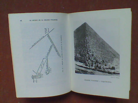 Le Secret de la Grande Pyramide ou la fin du monde adamique, suivi de L'Enigme du grand Sphinx . BARBARIN Georges