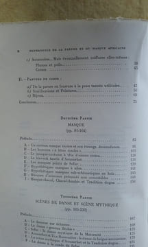 Permanence de la parure et du masque africains . BERNOLLES Jacques