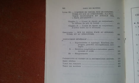 Une croissance : la Basse-Provence rurale (fin du XVIe siècle - 1789) - Essai d'économie historique statistique
. BAEHREL René