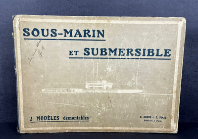 Sous-marin et submersible à la portée de tout le monde. Simple exposé sur mécanisme du sous-marin et du submersible, accompagné de figures schématiques et de deux planches en couleurs comprenant quatre modèles démontables.