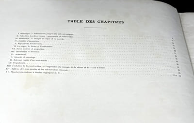 Sous-marin et submersible à la portée de tout le monde. Simple exposé sur mécanisme du sous-marin et du submersible, accompagné de figures schématiques et de deux planches en couleurs comprenant quatre modèles démontables.