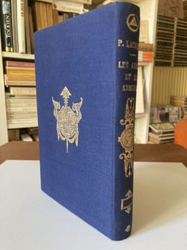LES ARMES ET LES ARMURES. Ouvrage illustré de 60 vignettes par H Catenacci. LACOMBE P.  - [Bibliothèque des Merveilles]