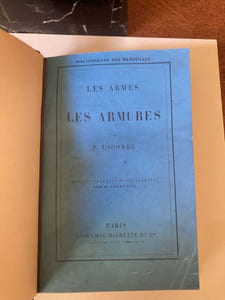 LES ARMES ET LES ARMURES. Ouvrage illustré de 60 vignettes par H Catenacci