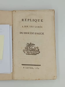 ENSEMBLE DE PAMPHLETS CONTRE-REVOLUTIONNAIRES - Réplique à mm les curés du Diocèse dAuch  à Leyde 1789 32 pages - Aux fidelles catholiques de la ville dAuch et à tous ceux du département  1792  30 pages - Dialogue entre un curé & un électeur 8 pages - Point de communion avec le St Siège  Lettre à tous les Evêques Constitutionnels, & particulièrement à M. Barthes, Evêque du Gers  Novembre 1791 31 pages - Réponse théologique à la troisième conférence sur les élections, et à linstruction pastorale de M. Barthe, Evêque Constitutionnel à Auch. Dédiée à MM. Les curés et vicaires assermentés. Par un Prêtre du Diocèse dAuch  à Leyde M DCC XCI 55 pages - Exposition de la Doctrine constamment enseignée dans la Faculté de Théologie de Toulouse  Par un Docteur de la Faculté 1791 115 pages - Lettre à M. Barthe soi-disant Evêque du Gers, sur son instruction prétendue pastorale 51 pages - Consultation sur une question de Droit Public 15 pages- Suivi de Lettre de M. Duranthon, procureur-syndic du district de Bordeaux à un ecclésiastique qui a été son curé ; Sur le Serment prescrit par la loi du 26 Décembre 1790 