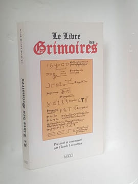 LE LIVRE DES GRIMOIRES De la magie au Moyen-Âge. LECOUTEUX Claude Présenté et annoté par