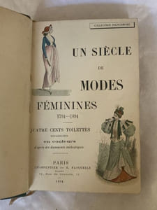 UN SIECLE DE MODES FEMININES 1794-1894 Quatre cents toilettes reproduites en couleurs d'après les documents authentiques