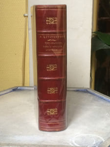 EXPLORATIONS DANS L'INTERIEUR DE L'AFRIQUE AUSTRALE et voyages à travers le continent de Saint-Paul de Loanda à l'embouchure du Zambèze de 1840 à 1956