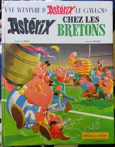 Une aventure d'Astérix le Gaulois. Astérix chez les Bretons. Texte de Goscinny, dessins de Uderzo. 