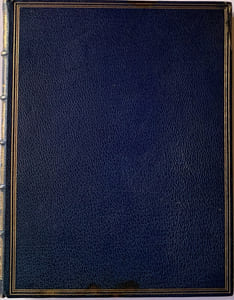 Sens devant derrière. (Sans lieu), Sur l'imprimé de Beloeil, (1867); 1 volume in- 16 de (4) – VII -75pp.- (1) f.Plein maroquin bleu, triple filet doré encadrant les plats, dos à nerfs finement orné de petits fers dorés, titre doré, tête dorée, dentelle intérieure, filet sur les coupes.Edition, donnée par Poulet-Malassis, du 3e volume du "Recueil de poésies légères" du prince de Ligne imprimé dans l'imprimerie particulière de l'auteur vers 1782. Tirage restreint à 70 exemplaires numérotés, 50 sur papier de Hollande, 16 sur grand papier de Hollande et 4 sur chine, ici n°18 sur Hollande. 500 €Exemplaire entièrement non rogné, sauf en tête (dorée). Quelques petites rousseurs, d’anciens chocs sur les coupes ont été masqués ! à l’encre (?) bleue avec très petit manque (1mm x 2 cm) en bordure du 1er plat. Pia, Oberlé.