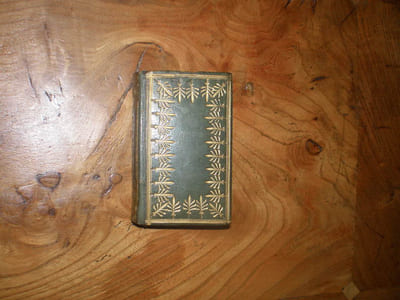 IV livres de l'Imitation de Iésus Christ, par Thomas A Kempis chanoine régulier. Traduits en françois du latin pris sur le manuscrit original de l'autheur de l'an 1441. Avec la vie du mesme autheur, recueillie par Héribert Ros-vveyde de la Compagnie de Iésus.
A Anvers, en l'imprimerie plantinienne. MDCXXXVII.